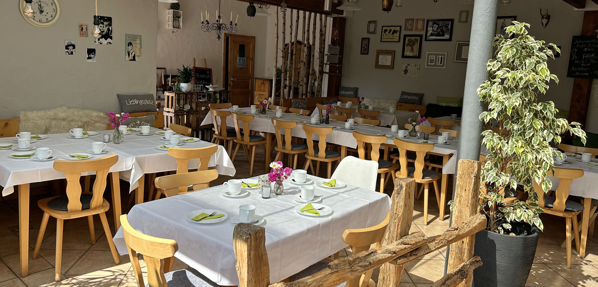 Hof_Froehling_Gemeinschaftsraum_01_2500x1200px